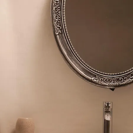 Alexander's Aparthotel 4*
